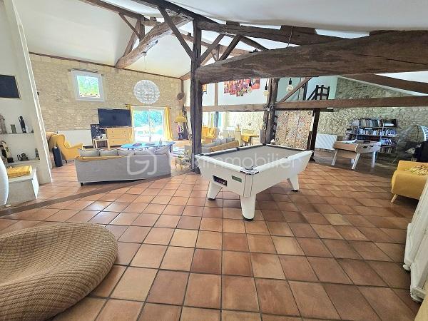 Corps de ferme - 379 m² - 10 pièces