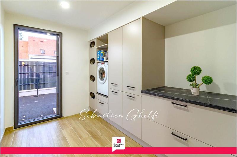 Maison - 202 m² - 7 pièces