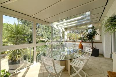 Maison - 245 m² - 7 pièces