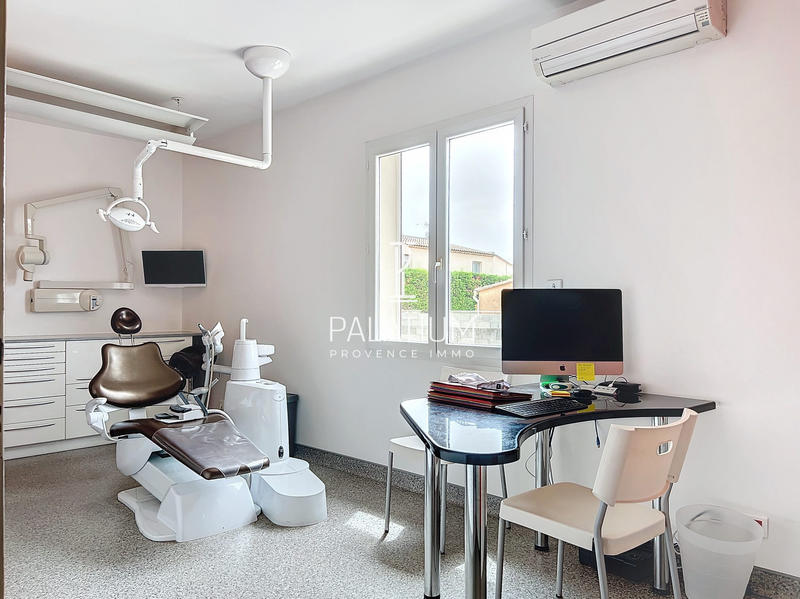 Local commercial - 92 m² - 4 pièces