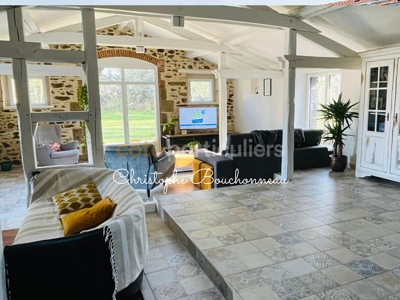 Maison - 202 m² - 6 pièces