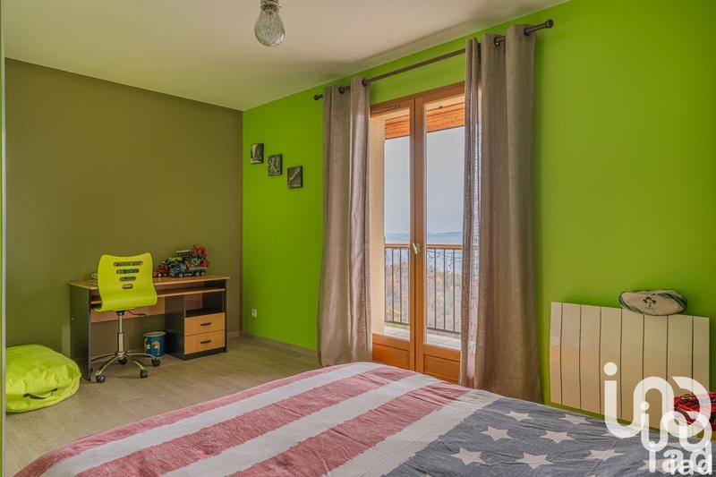 Maison - 255 m² - 7 pièces