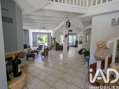 Maison - 263 m² - 9 pièces