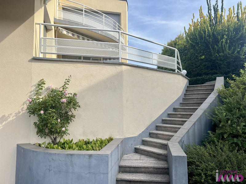 Maison contemporaine - 260 m² - 6 pièces