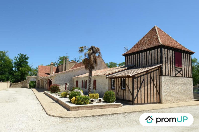 Maison - 780 m² - 18 pièces