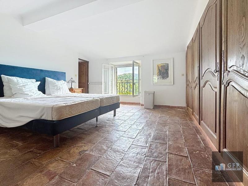 Villa - 401 m² - 8 pièces