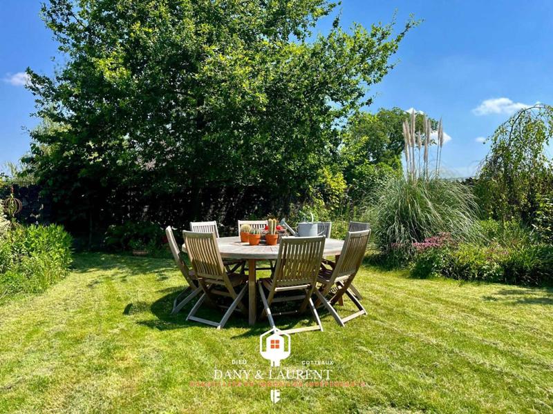 Maison - 720 m² - 12 pièces