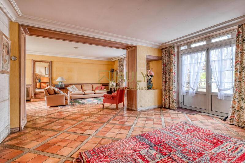 Maison - 370 m² - 14 pièces