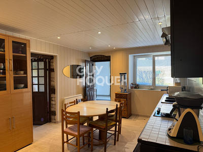 Maison - 220 m² - 5 pièces