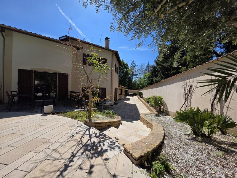 Maison contemporaine - 295 m² - 7 pièces