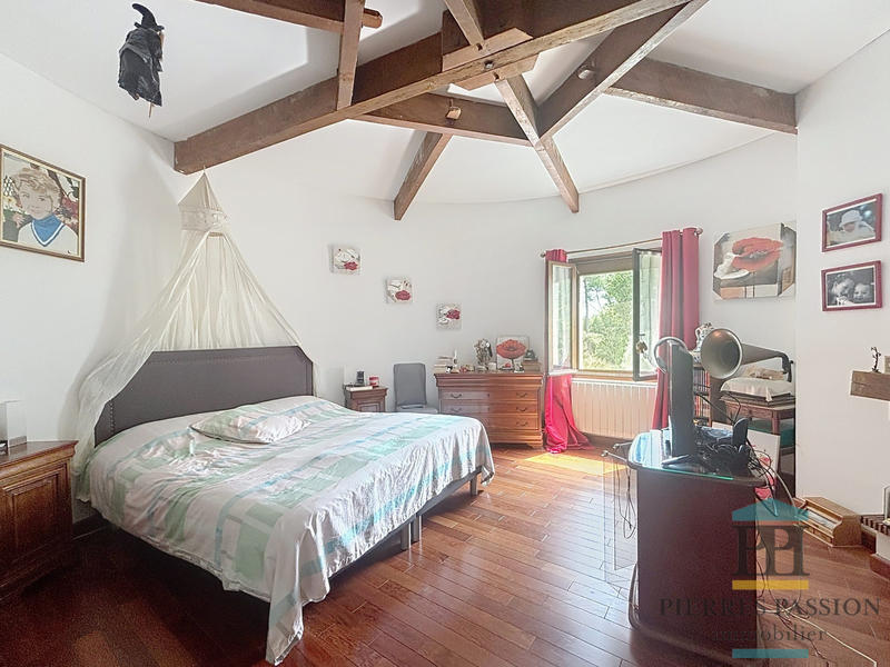 Maison - 221 m² - 7 pièces