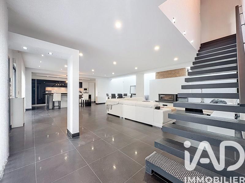 Maison - 187 m² - 6 pièces