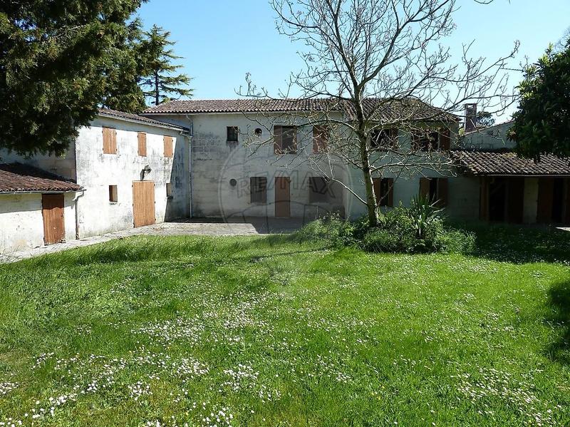 Propriété - 575 m² - 15 pièces