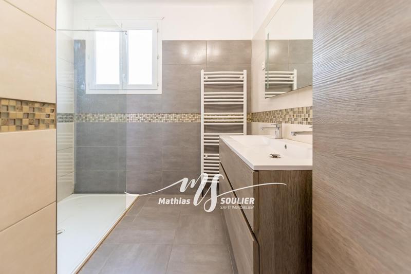 Maison - 240 m² - 9 pièces