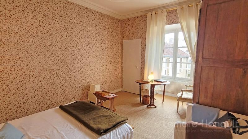 Maison - 244 m² - 11 pièces