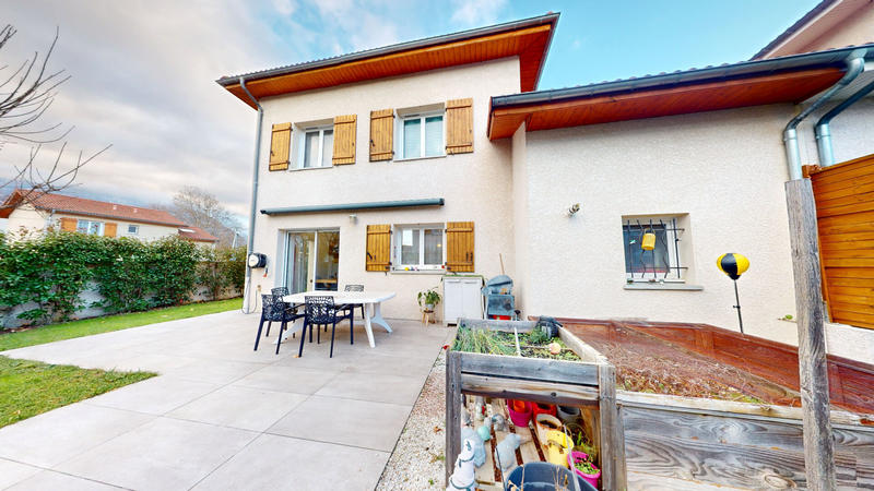 Maison - 90 m² - 5 pièces