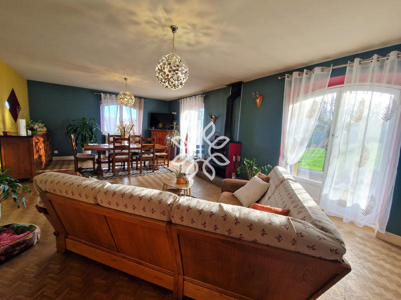 Propriété - 223 m² - 7 pièces