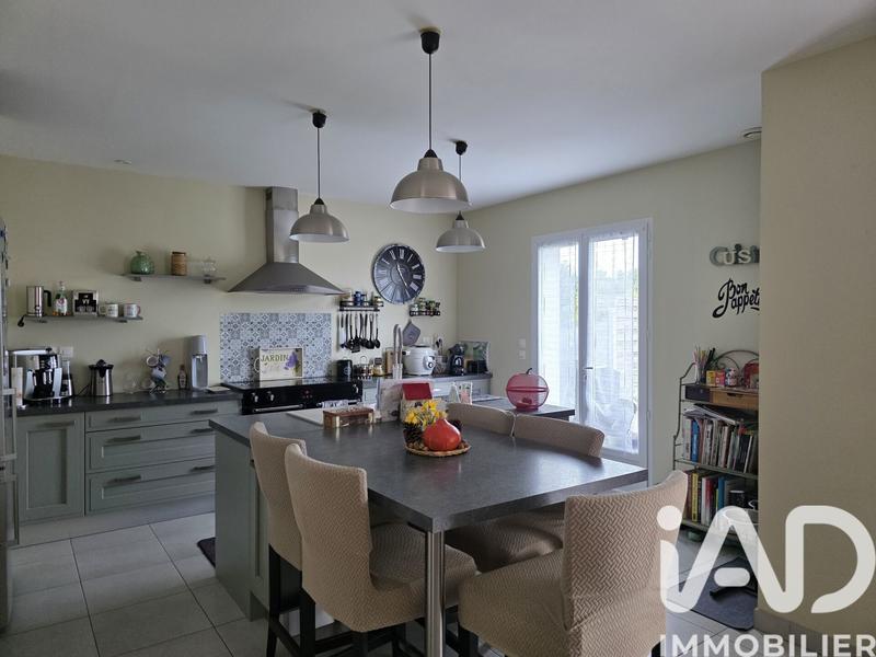 Maison - 250 m² - 17 pièces