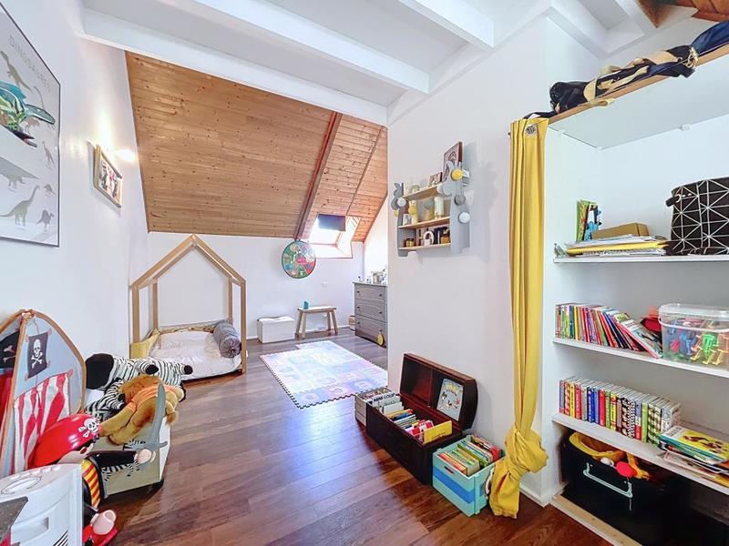 Maison - 221 m² - 6 pièces