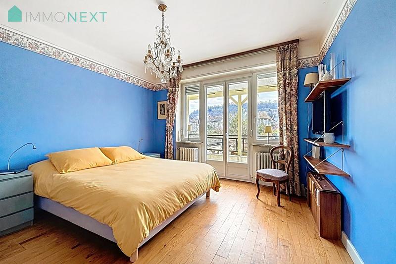 Maison - 213 m² - 9 pièces