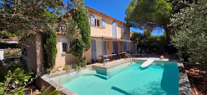 Maison - 194 m² - 6 pièces