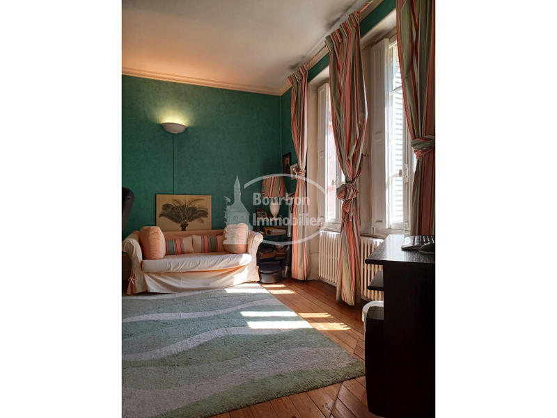 Maison - 303 m² - 12 pièces