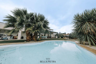 Maison - 218 m² - 5 pièces