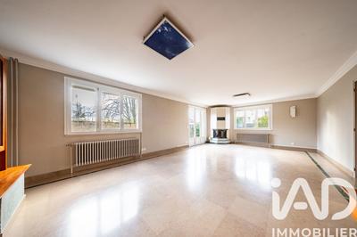 Maison - 221 m² - 7 pièces