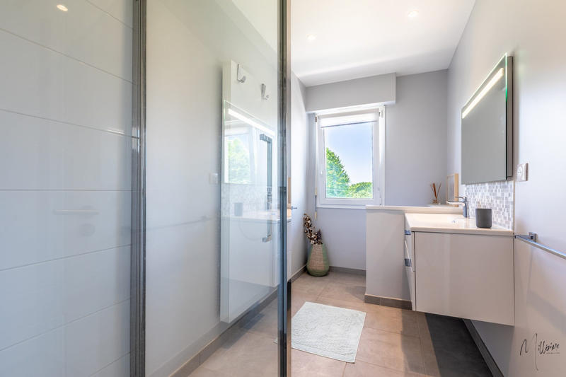 Maison - 275 m² - 10 pièces