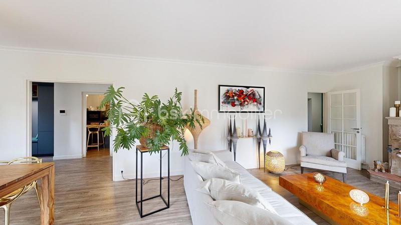 Maison - 213 m² - 8 pièces