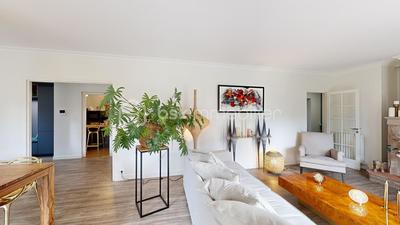 Maison - 213 m² - 8 pièces