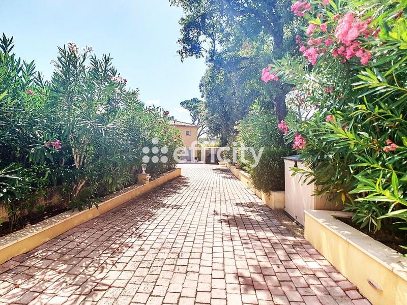 Maison - 180 m² - 5 pièces