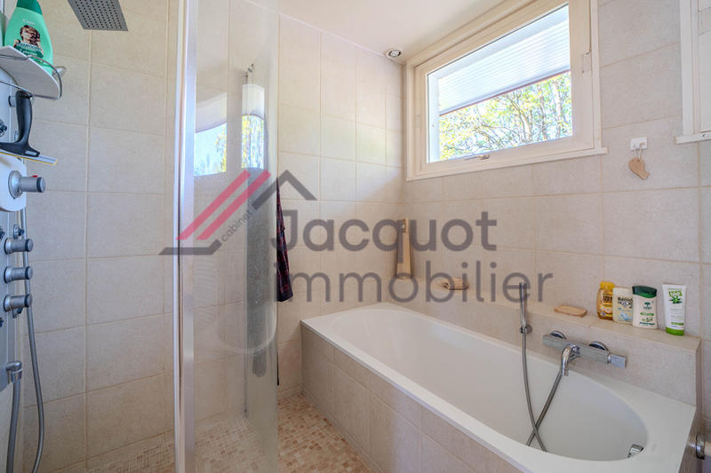 Maison - 192 m² - 6 pièces