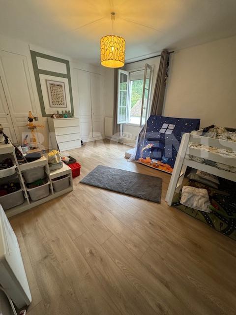 Maison - 337 m² - 8 pièces