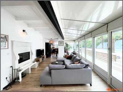 Maison - 137 m² - 6 pièces