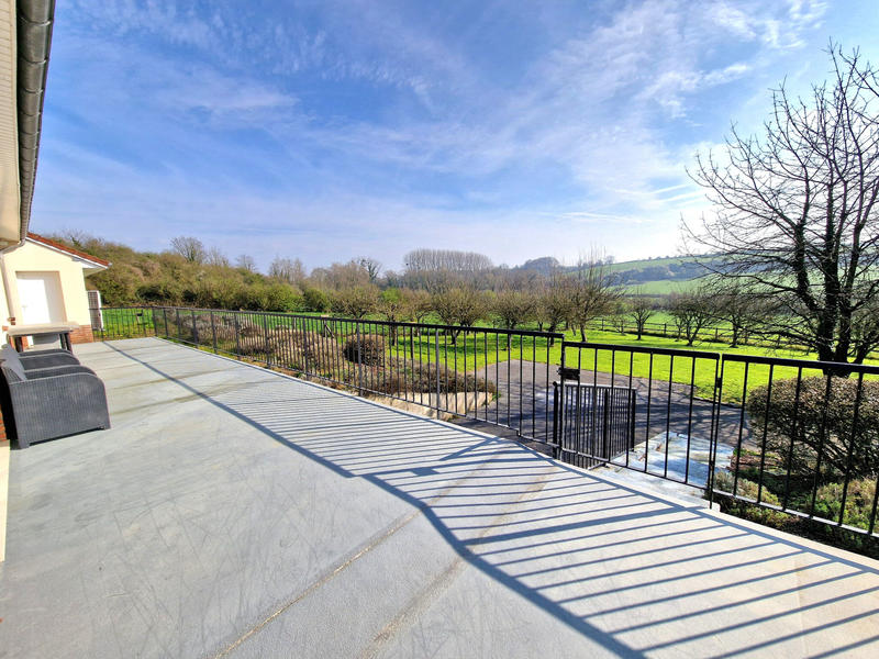 Maison - 215 m² - 8 pièces