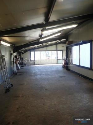 Local d'activité / Entrepôt - 440 m²