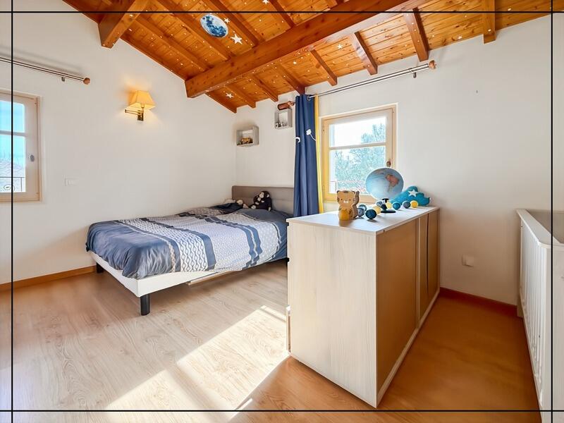 Maison - 235 m² - 7 pièces