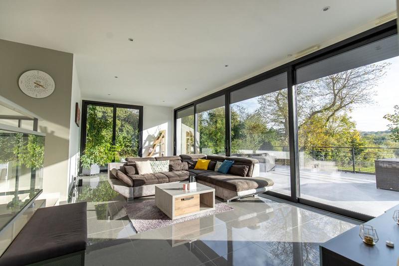 Maison - 238 m² - 8 pièces