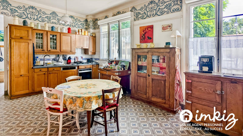 Maison - 275 m² - 10 pièces