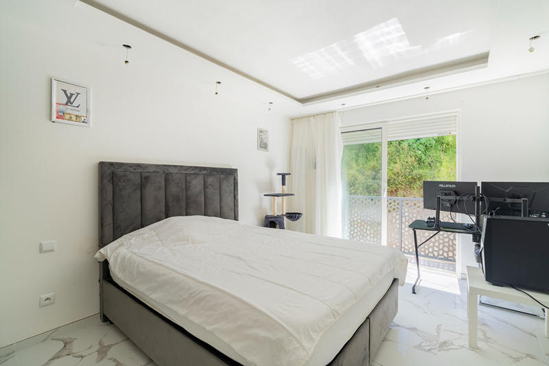 Maison - 210 m² - 7 pièces