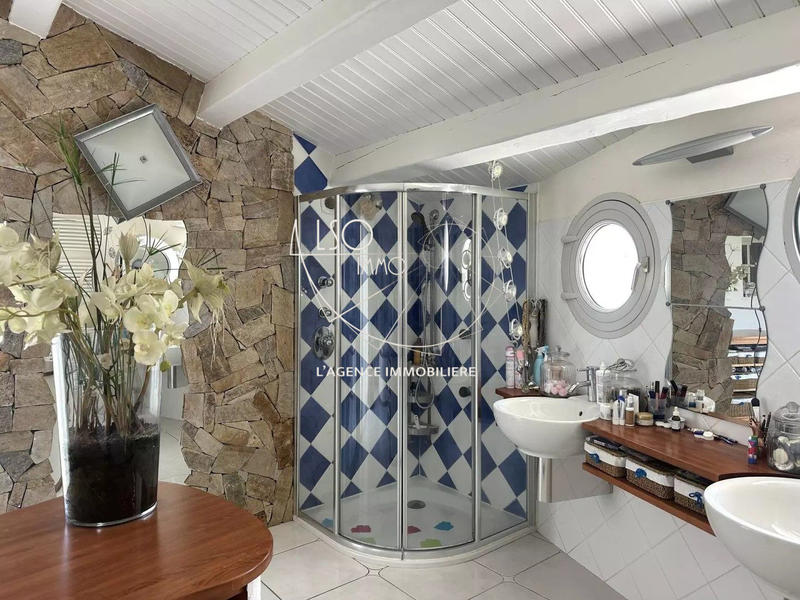 Maison - 296 m² - 8 pièces