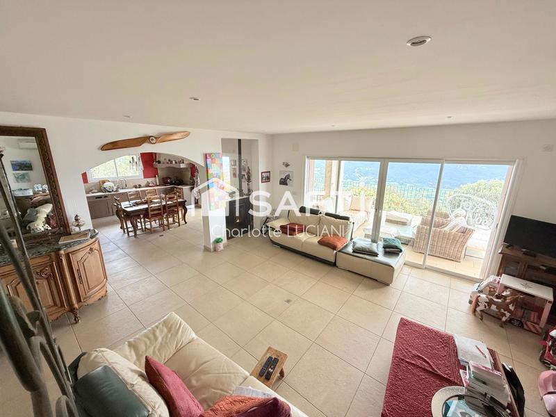 Villa - 263 m² - 9 pièces