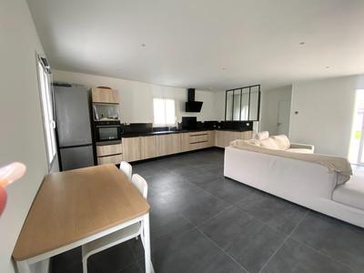 Maison - 102 m² - 4 pièces