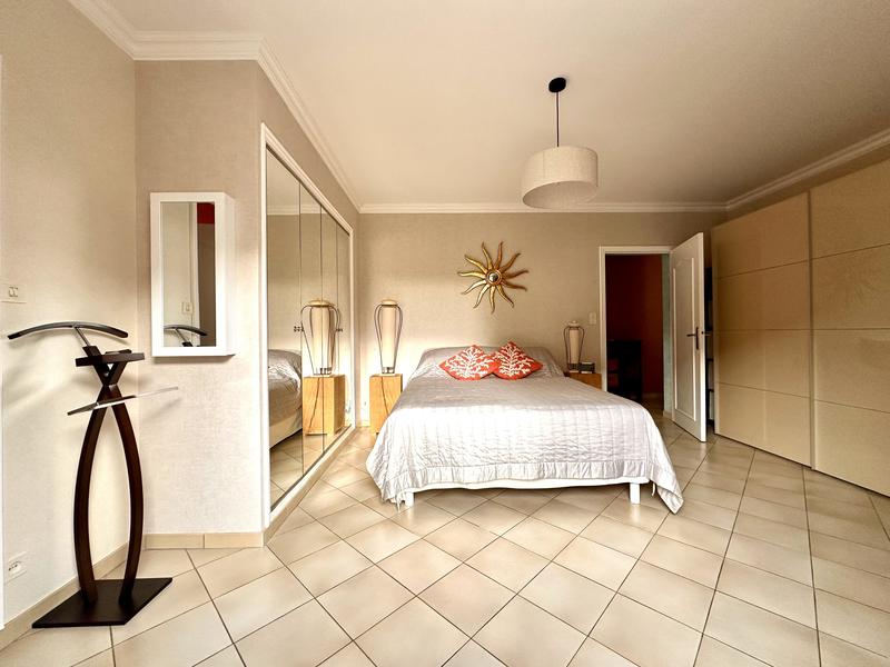 Maison - 230 m² - 5 pièces