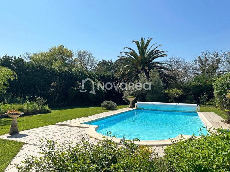 Maison - 219 m² - 5 pièces