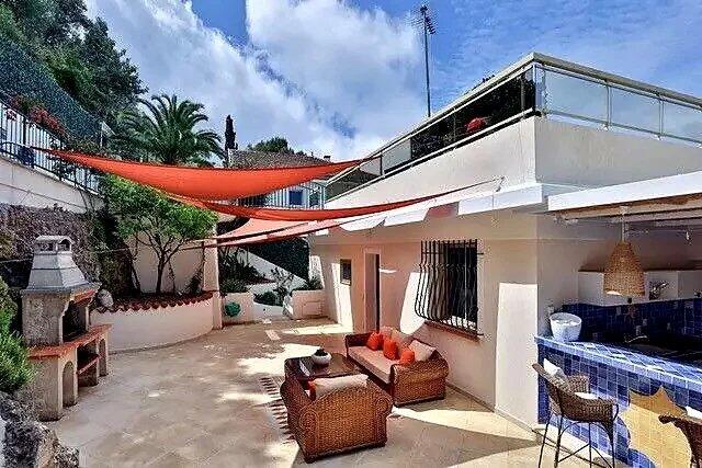 Villa - 267 m² - 9 pièces