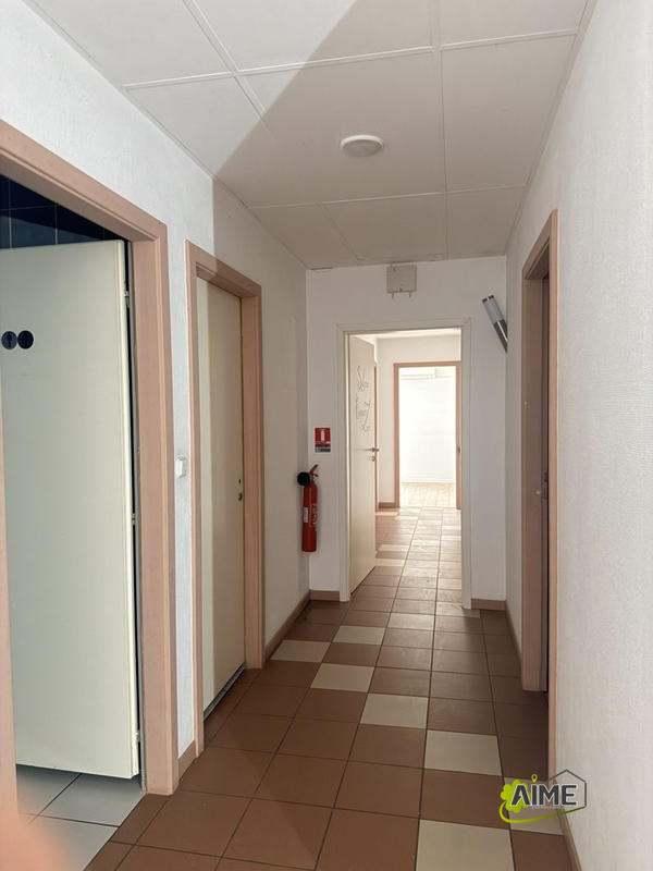 Local commercial - 900 m² - 4 pièces