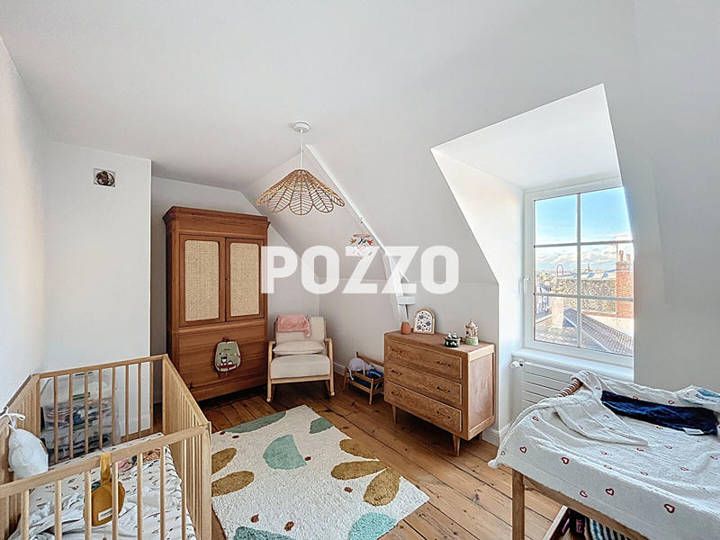 Maison - 223 m² - 8 pièces