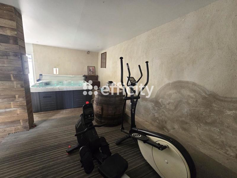 Maison - 180 m² - 7 pièces